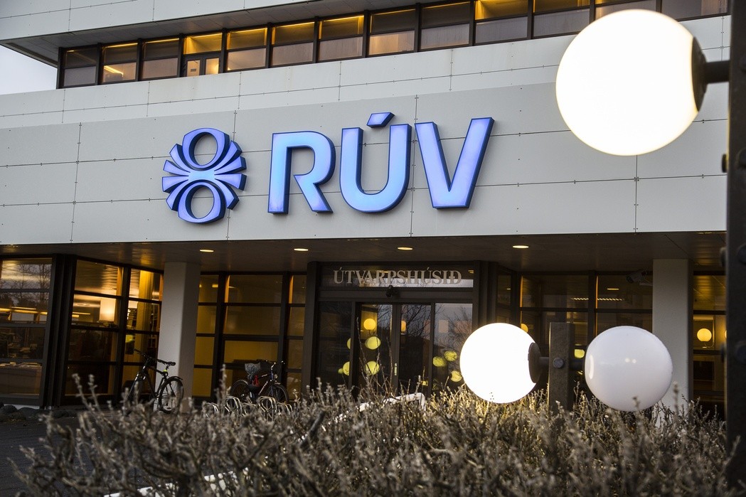 Rúv fined for advertising