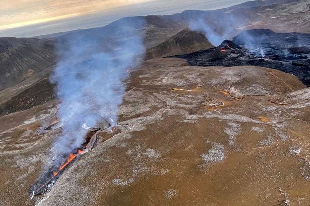 A new fissure has opened at the site of the volcanic eruption – the evacuated area