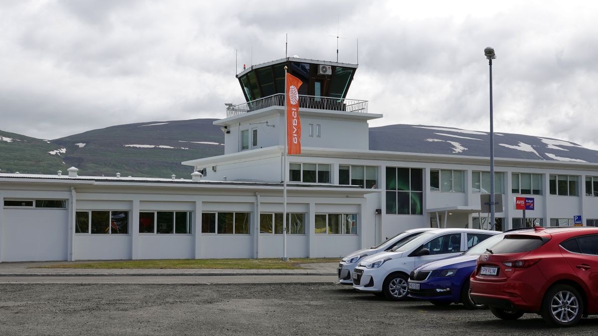 Pesawat kargo itu tidak dapat mendarat di Keflavík