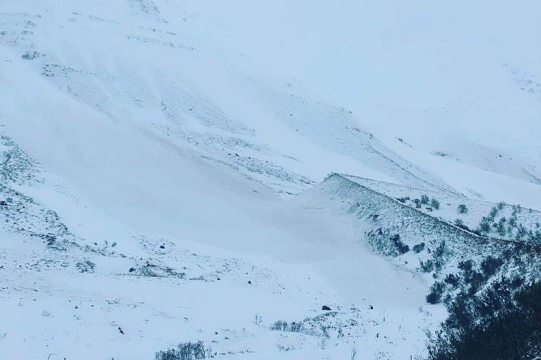 الانهيارات الثلجية الأولى في Flateyri