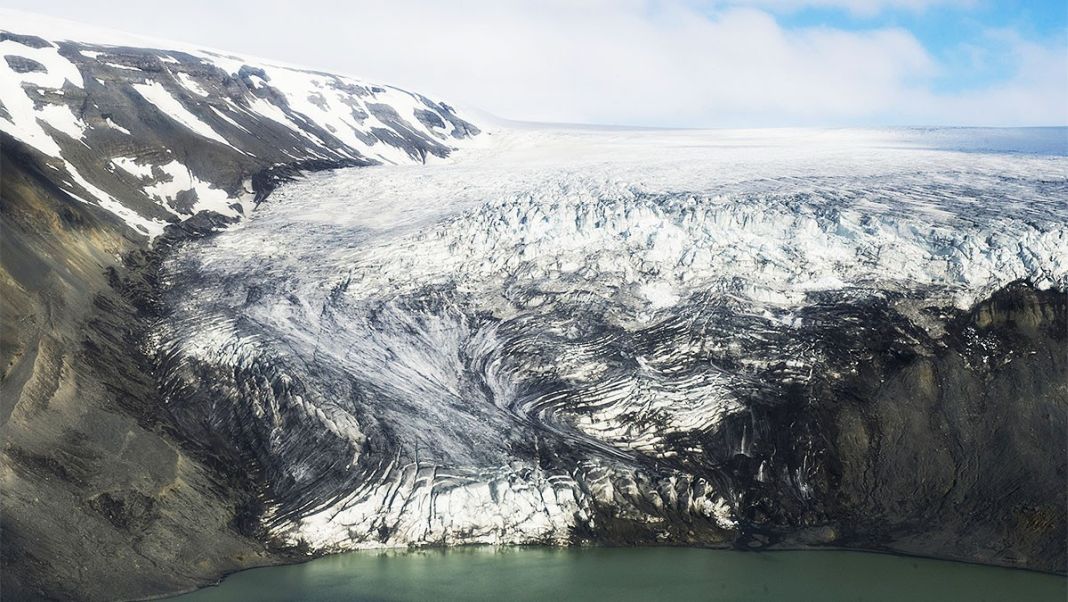 Ein Erdbeben südlich von Húsafell und westlich des Gletschers