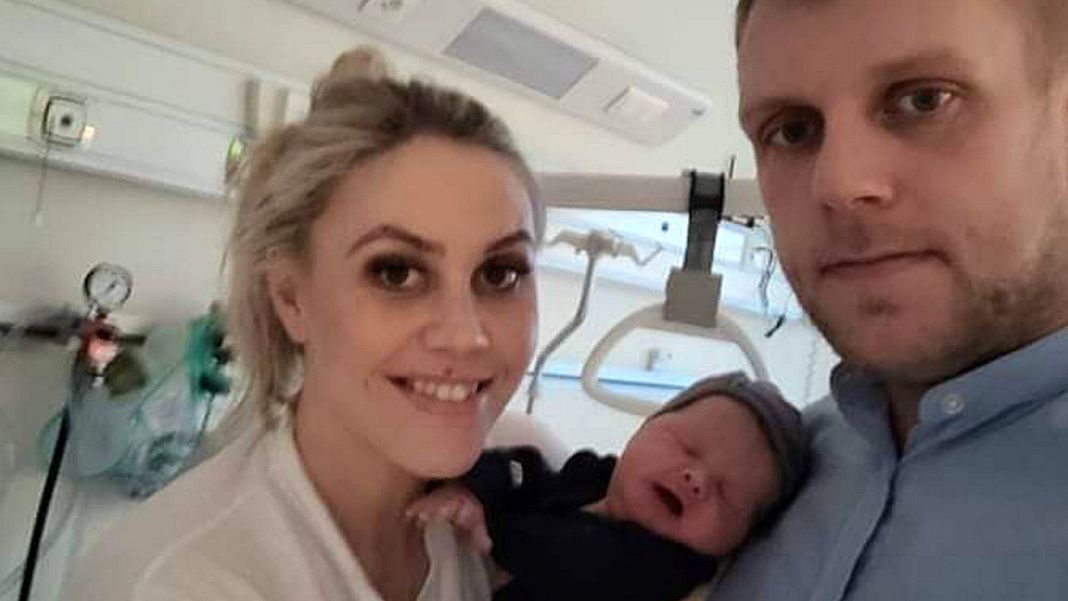 Das erste Kind im neuen Jahr wurde in einem Krankenwagen in Kálfsskinn geboren