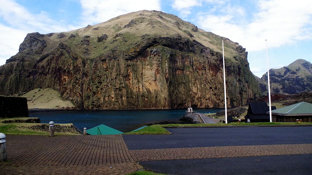 They want to build a tunnel between Iceland and Vestmannaeyjar