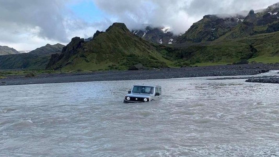 Tourists got stuck in the Steinsholtsá river