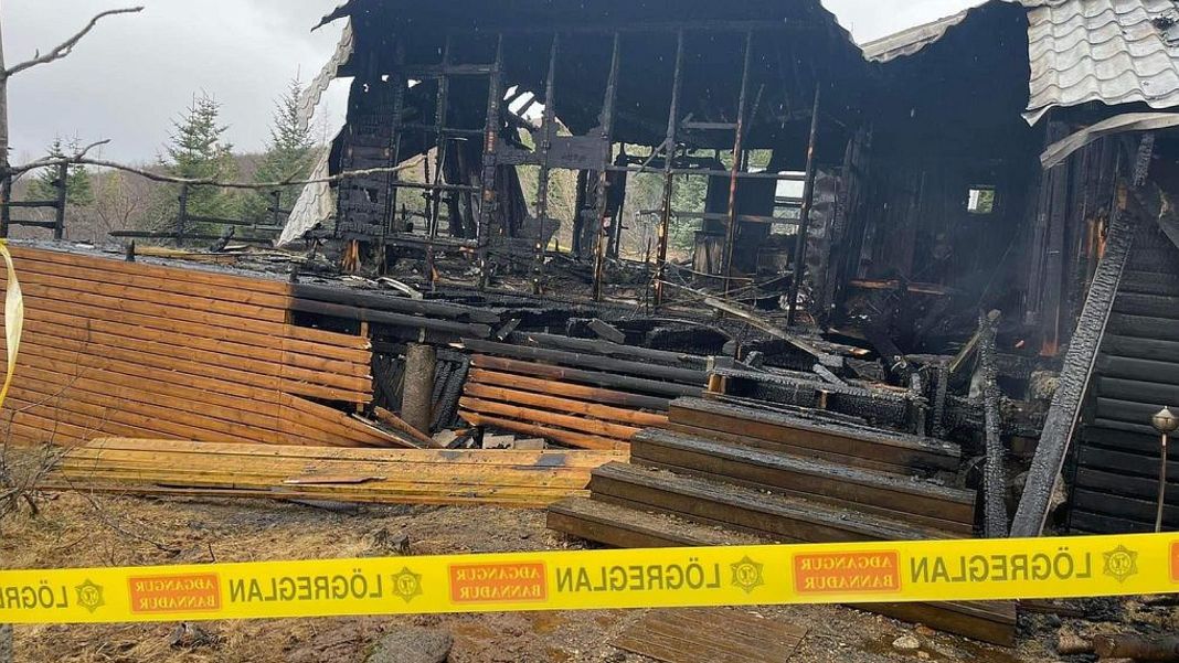 Ein Sommerhaus in Laugarvatn brannte nieder