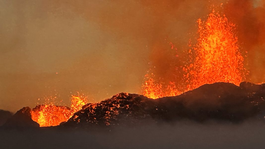 The Litli-Hrútur eruption site is open again