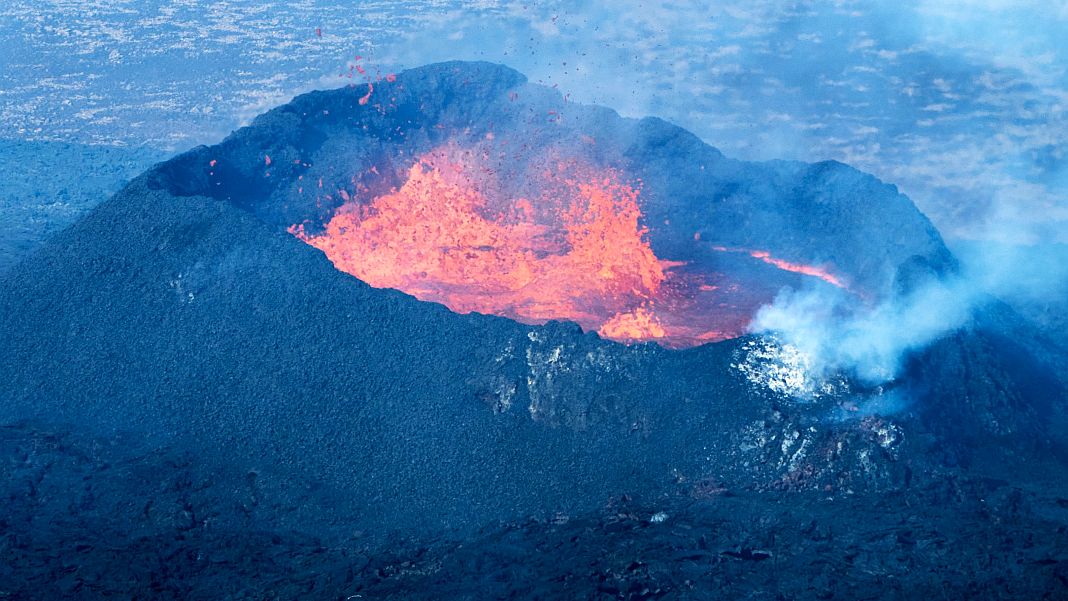 Magma w kraterze wciąż wrze