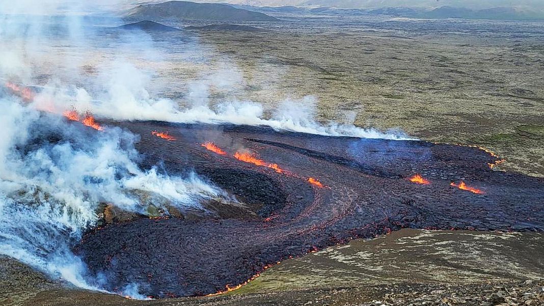 Nach einem Vulkanausbruch auf der Halbinsel Reykjanes wurde der Ausnahmezustand ausgerufen