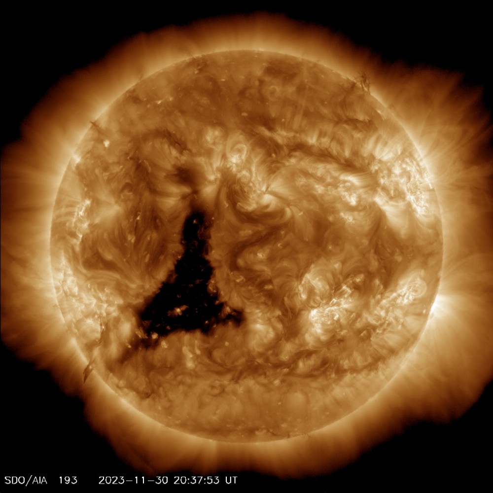 지구를 향해 코로나 질량 방출을 일으키는 M9.8급 태양 플레어